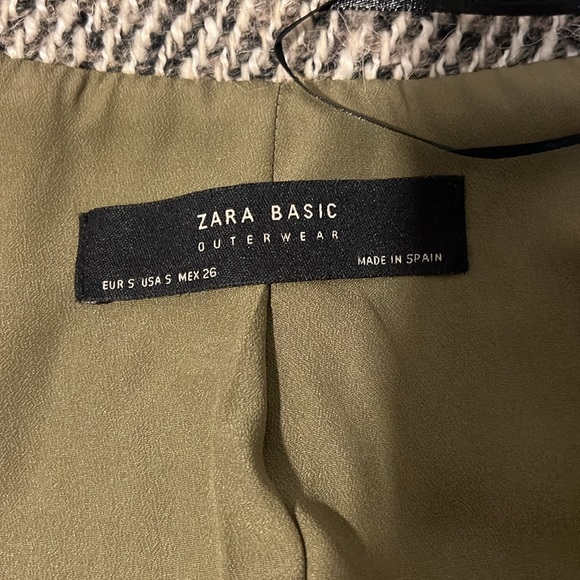 Woman’s Coat - Picture 7 of 7